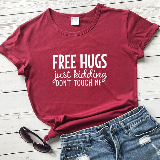 T-Shirt - Sarcastic - Introvert - Free Hugs Just Kidding Don't Touch Me